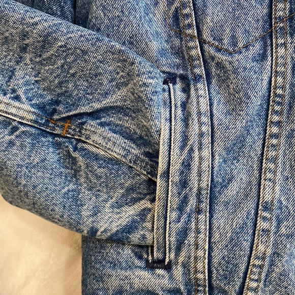Levi’s Vintage Sherpa Denim Jacket | Size 36R - Picture 4 of 14